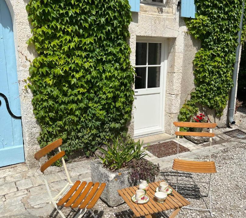 Photo of Patio Balcony in La Rochebeaucourt-et-Argentine
