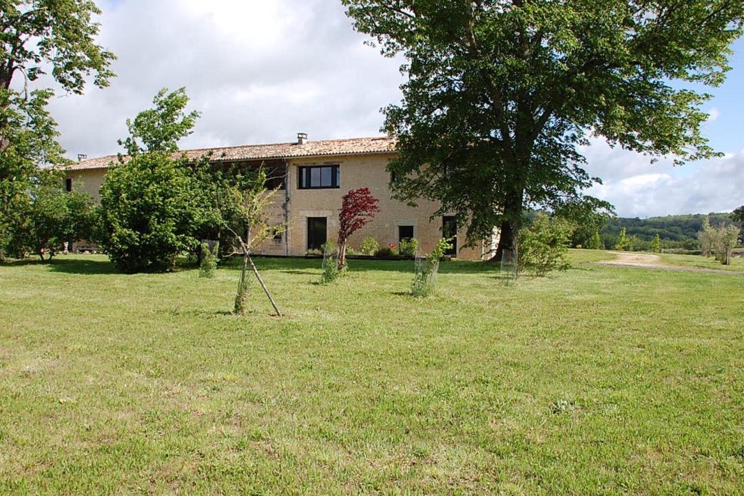 Photo of Buildings in Magnac-Lavalette-Villars