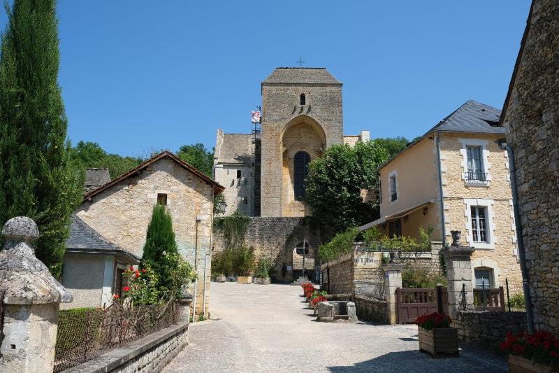 Photo of Buildings in Saint-Amand-de-Coly