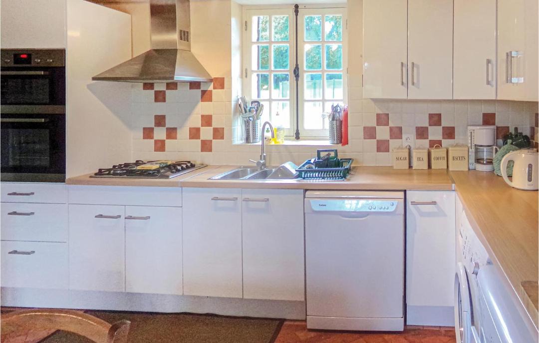 Photo of Kitchen in Eglise-Neuve-d'Issac