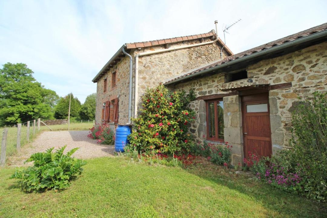 Photo of Buildings in Vayres