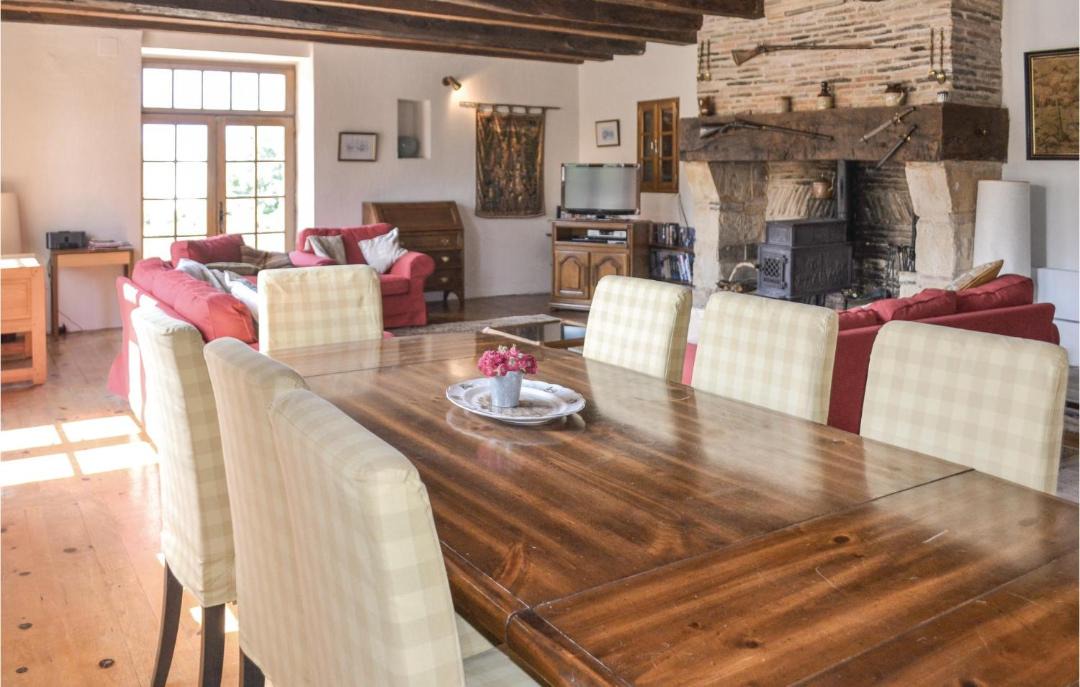 Photo of Livingroom in Eglise-Neuve-d'Issac
