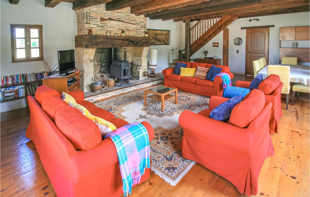 Photo of Livingroom in Eglise-Neuve-d'Issac