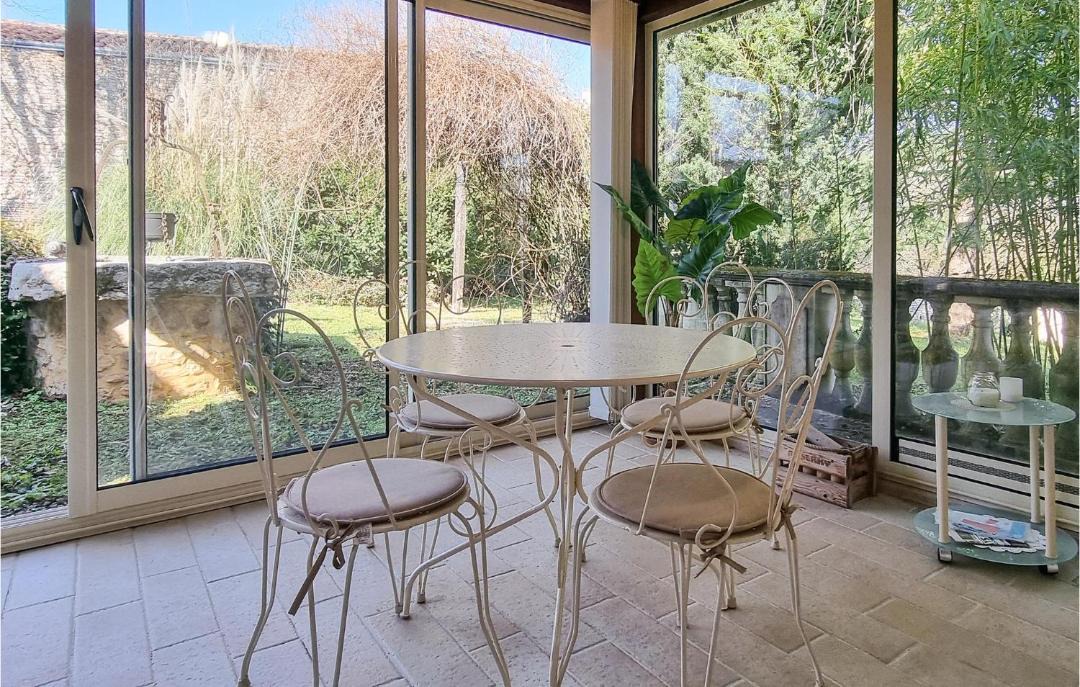 Photo of Patio Balcony in Taize-Aizie