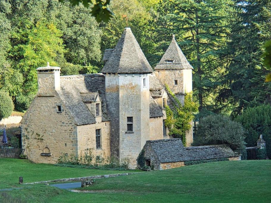Photo of Buildings in Saint-Crepin-et-Carlucet