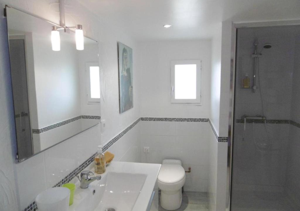 Photo of Bathroom in Lugos