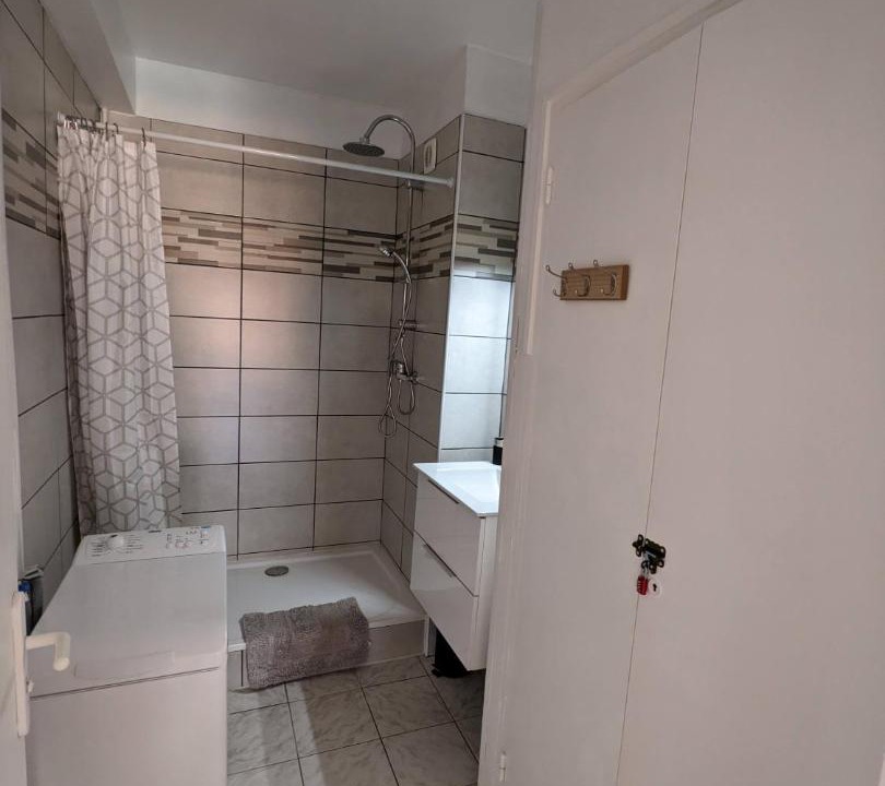 Photo of Bathroom in Hyeres City Centre