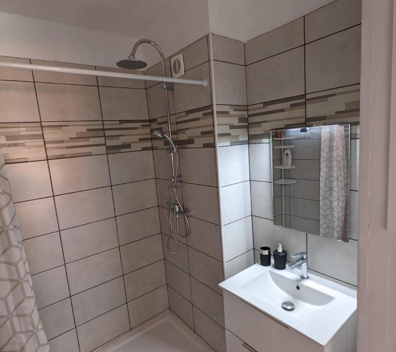 Photo of Bathroom in Hyeres City Centre