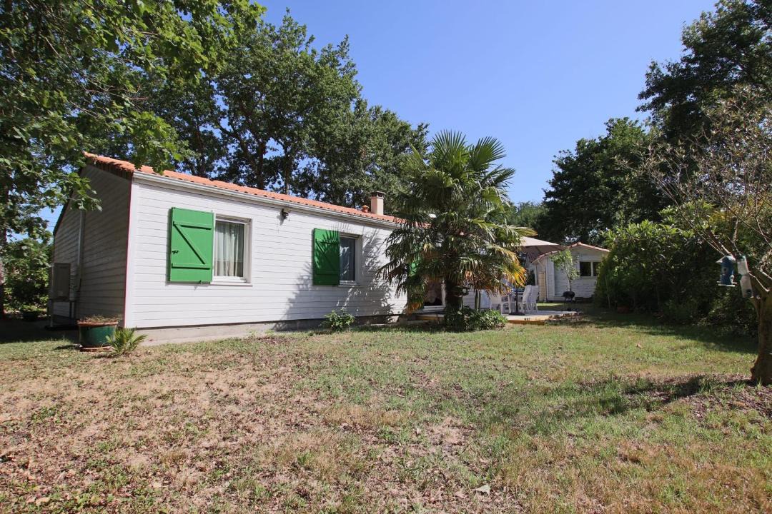 Photo of Buildings in Etaules