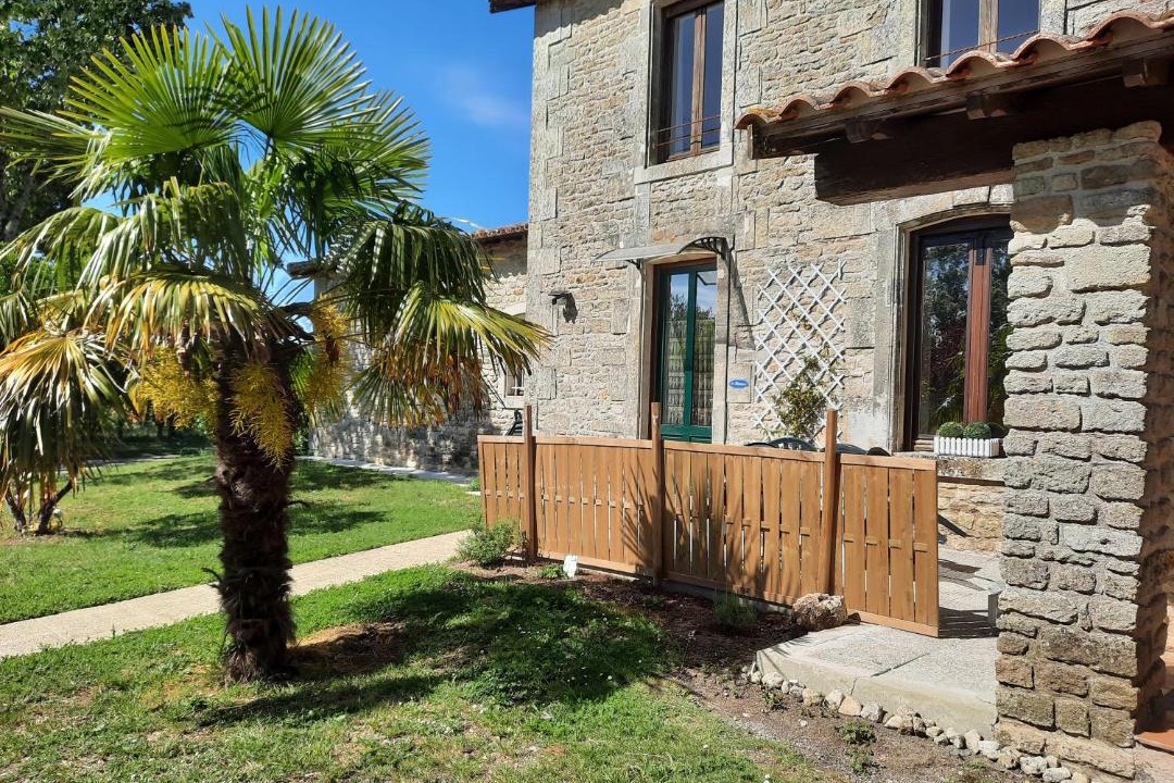 Photo of Buildings in Genouille