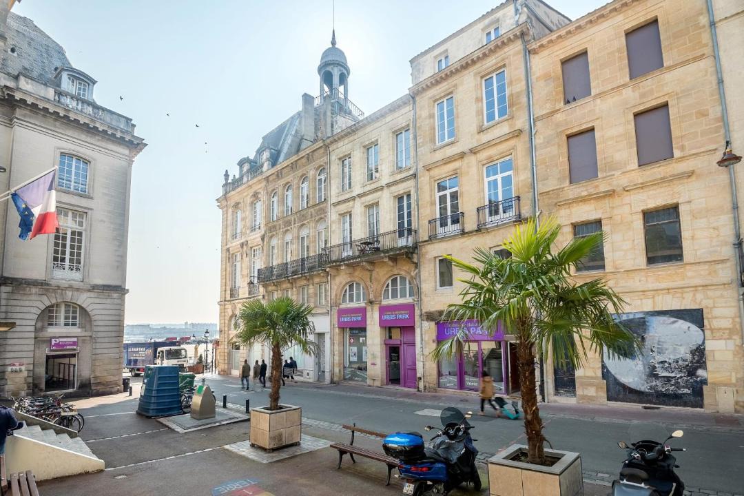 Photo of Buildings in Hotel de Ville - Quinconces