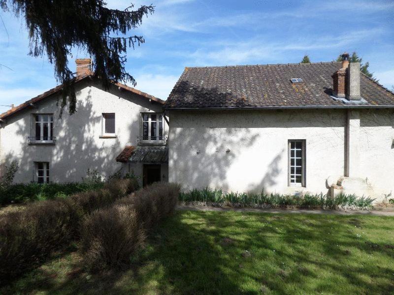 Photo of Buildings in Thiat