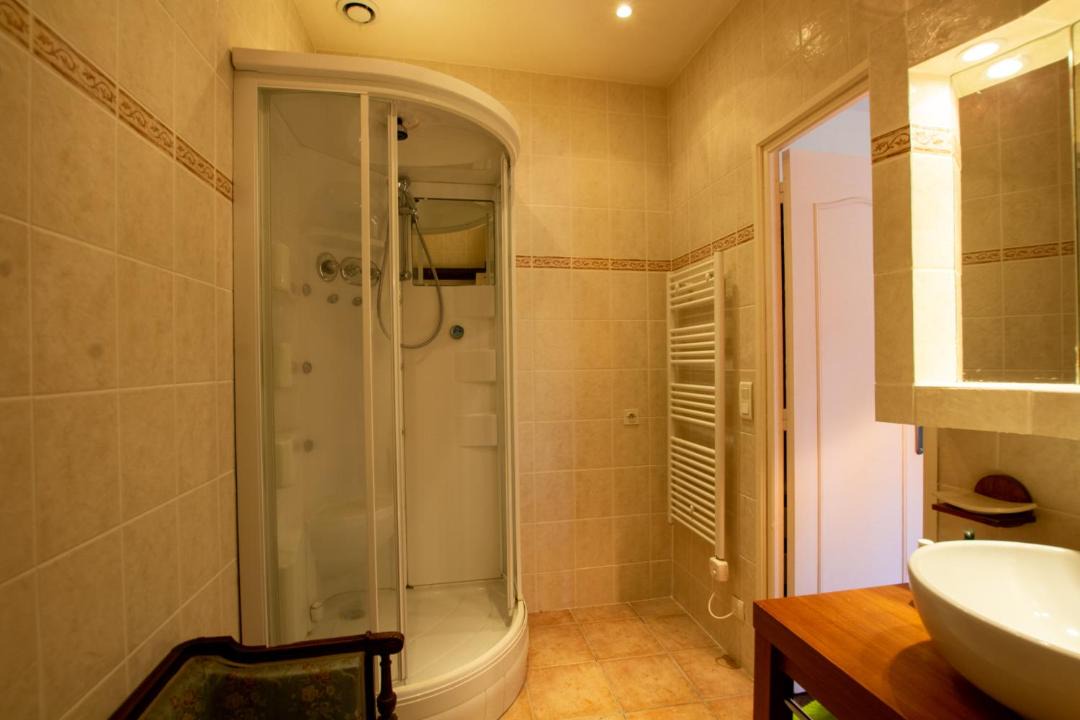 Photo of Bathroom in Saint-Amand-de-Vergt