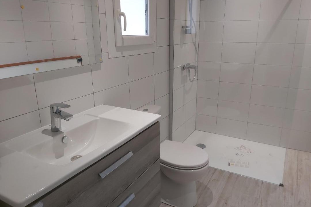 Photo of Bathroom in Domino