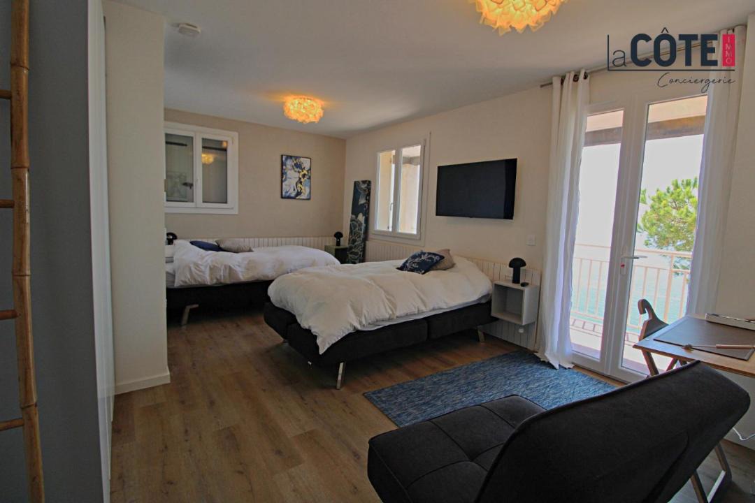 Photo of Bedroom in Ensues-la-Redonne
