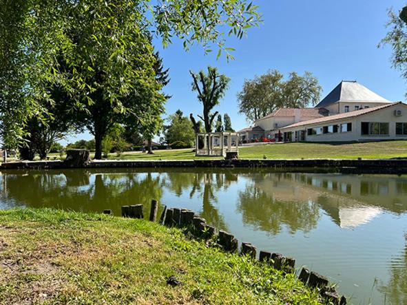 Photo of Others in Roullet-Saint-Estephe