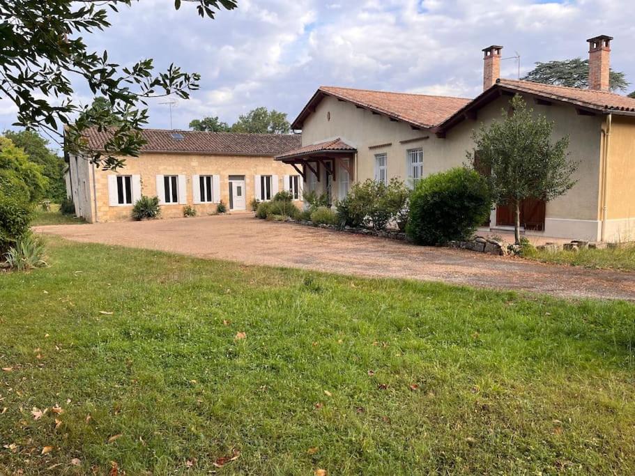 Photo of Buildings in Lamothe-Montravel