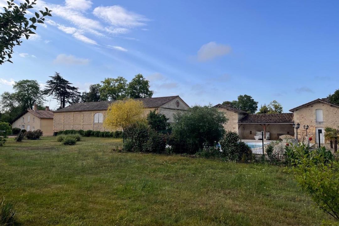 Photo of Buildings in Lamothe-Montravel