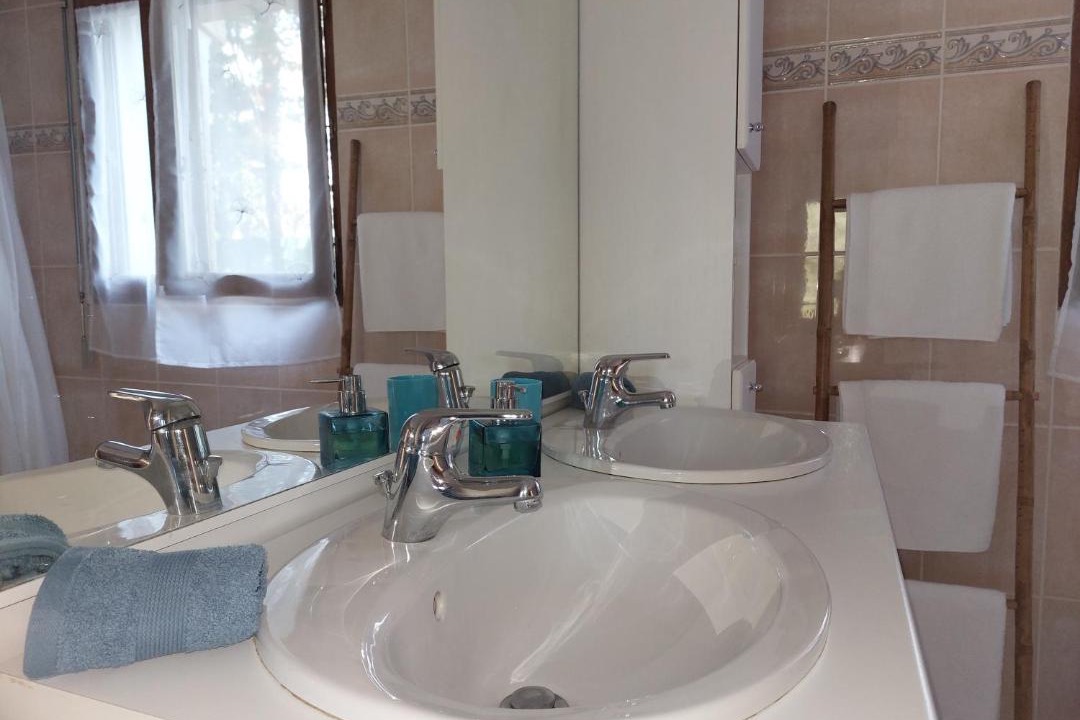 Photo of Bathroom in Noaillan