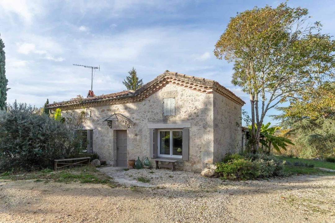 Photo of Buildings in Laroque-Timbaut
