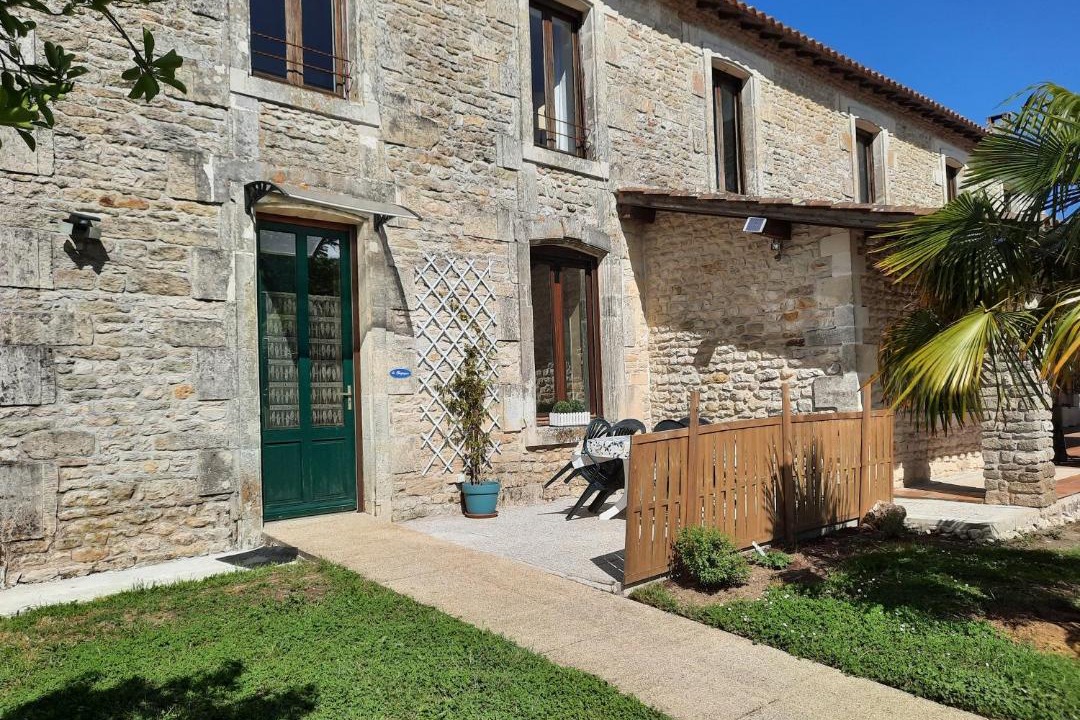 Photo of Buildings in Genouille