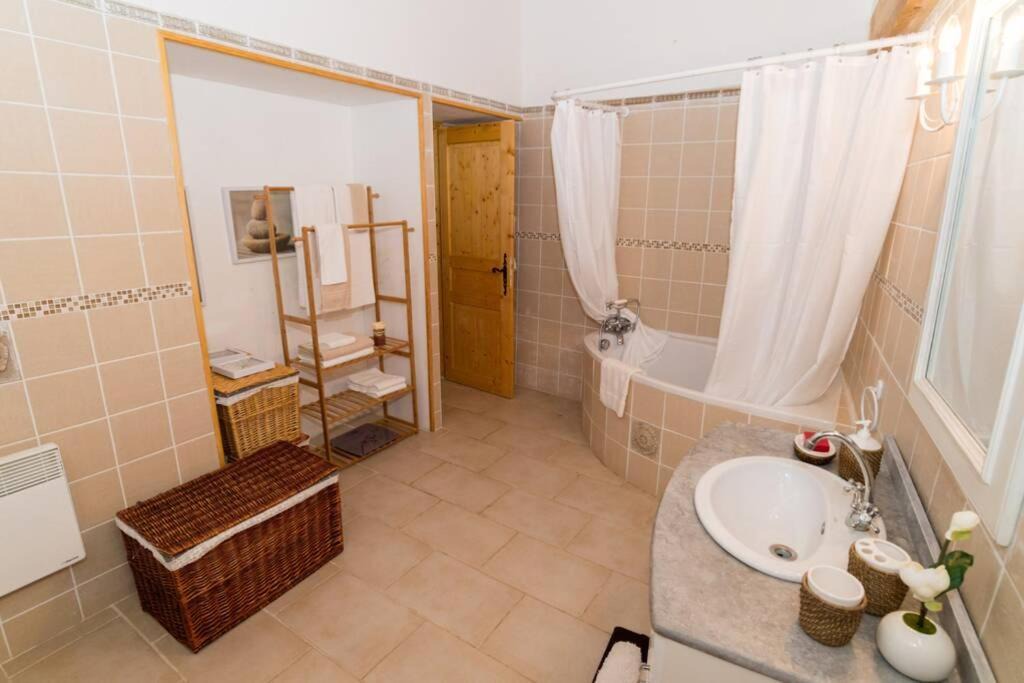 Photo of Bathroom in Buzy