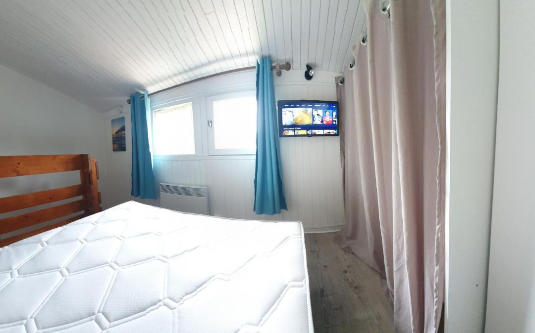 Photo of Bedroom in Maubuisson