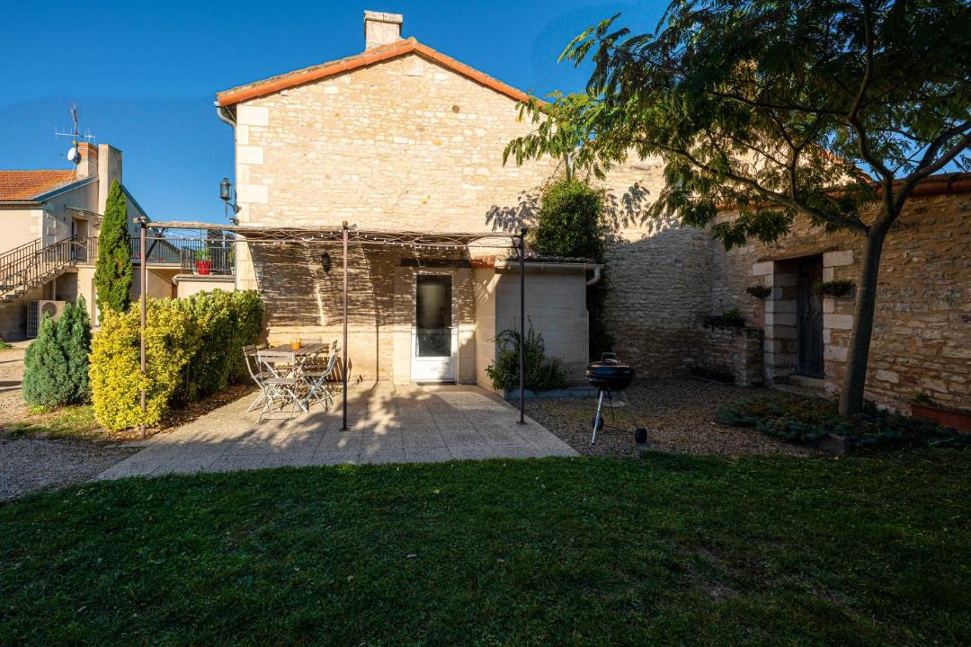 Photo of Buildings in Amberre