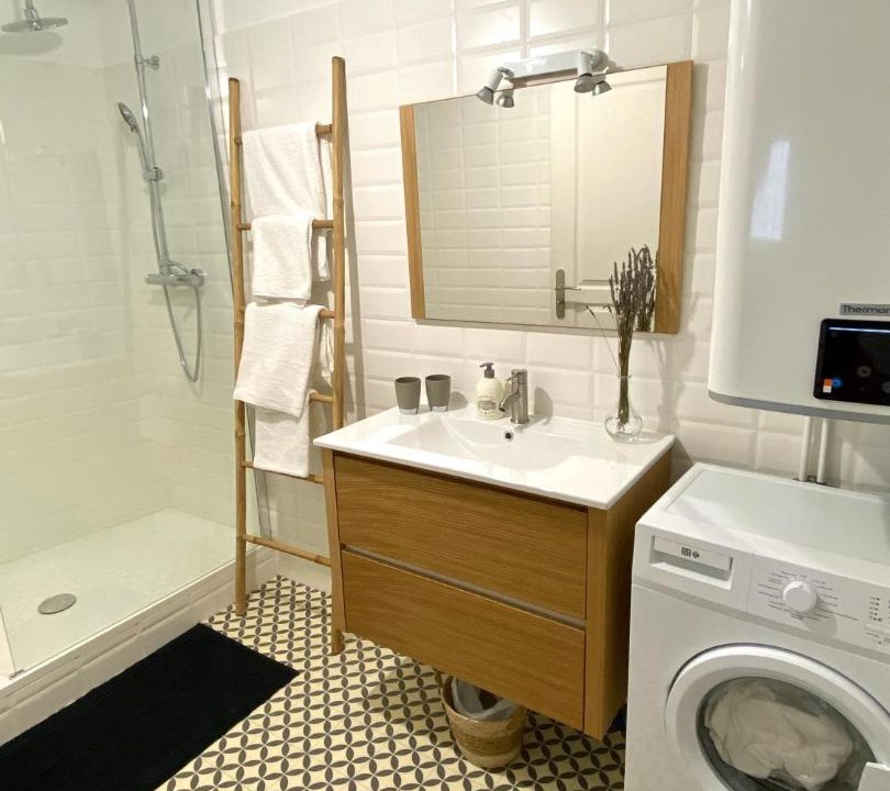 Photo of Bathroom in Ensues-la-Redonne
