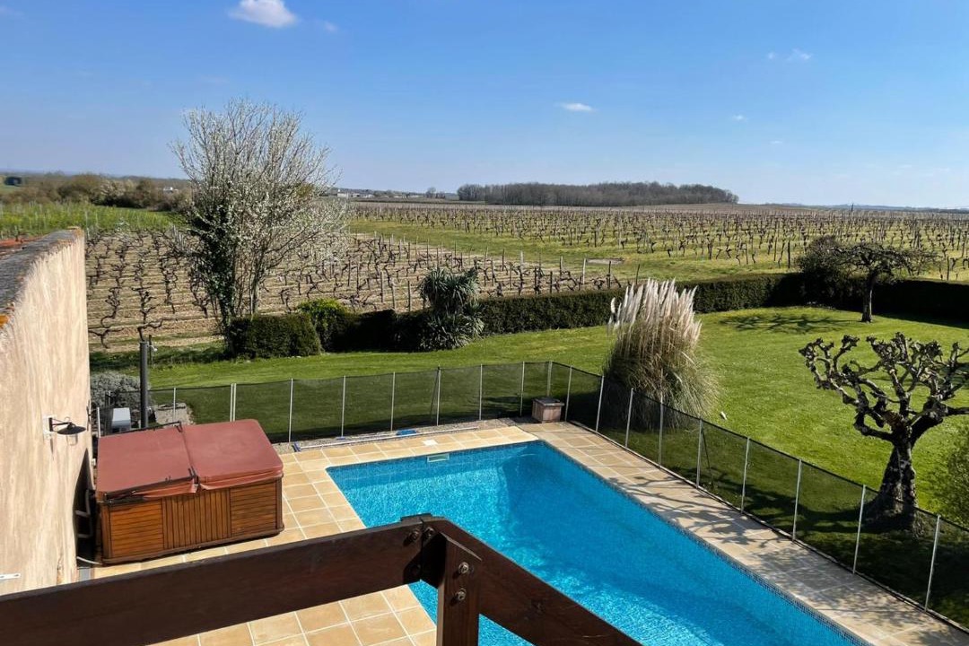 Photo of Outdoor in Nantille