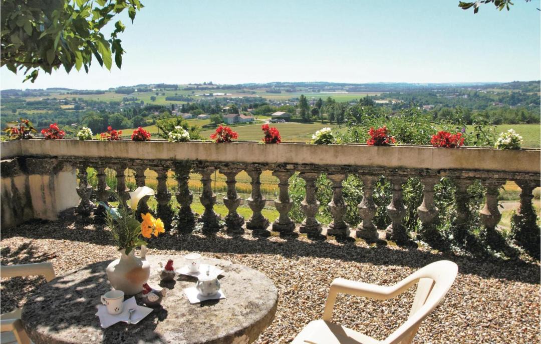 Photo of Patio Balcony in Lavardac
