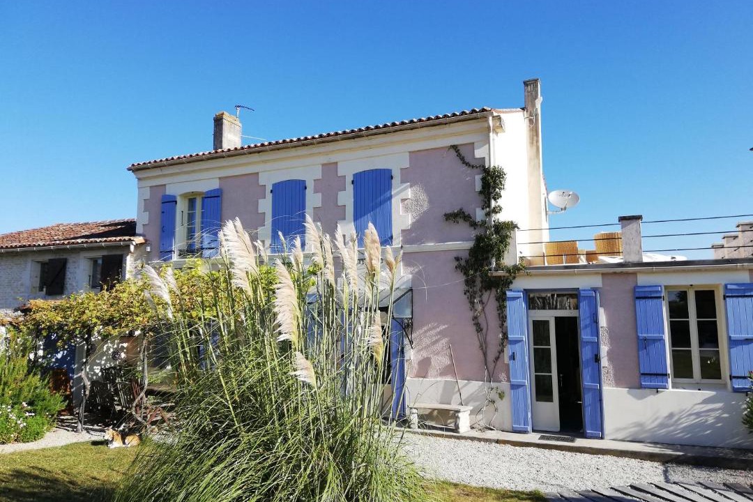 Photo of Buildings in Nantille