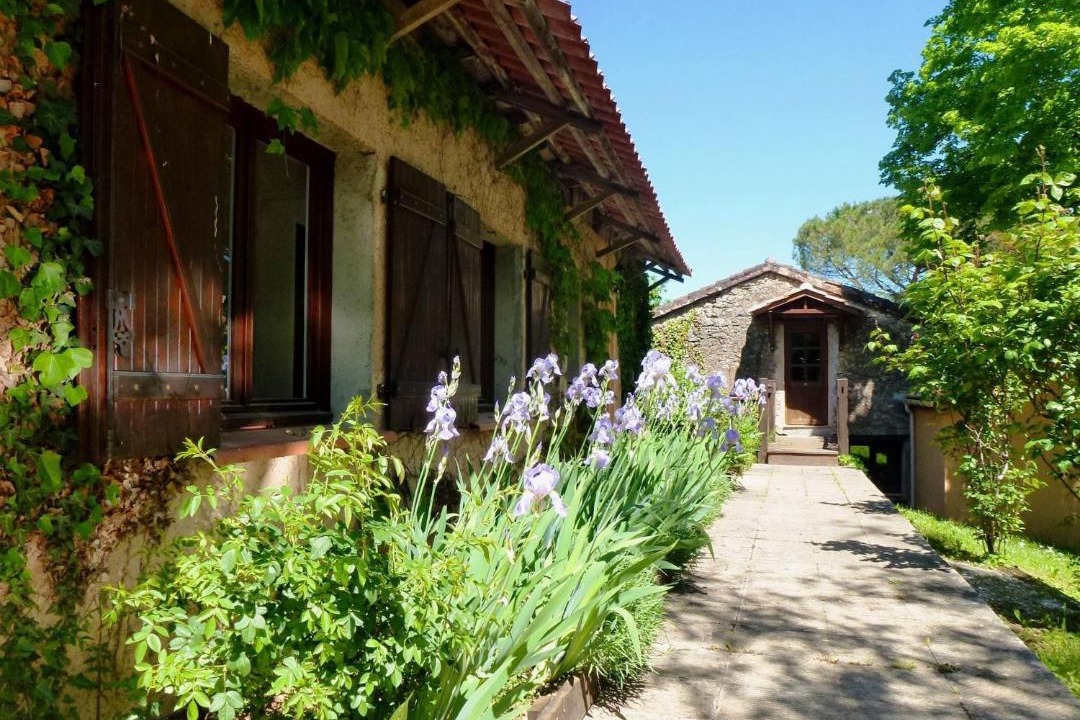 Photo of Buildings in Gavaudun