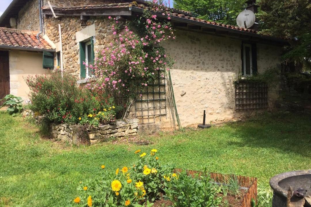 Photo of Buildings in Nontron