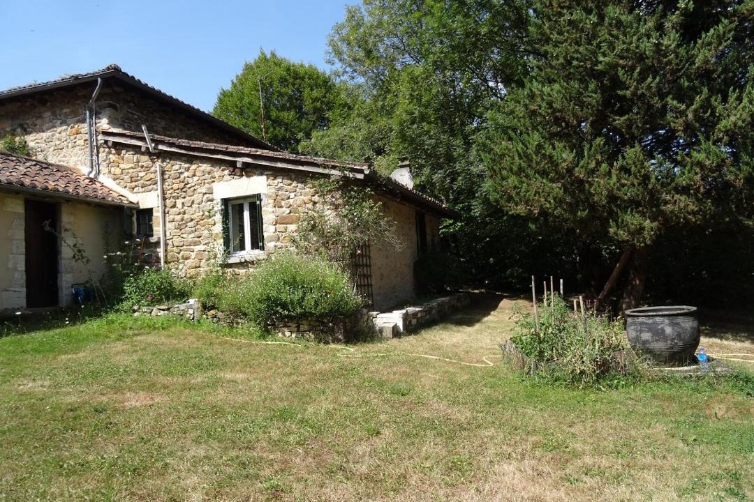 Photo of Buildings in Nontron