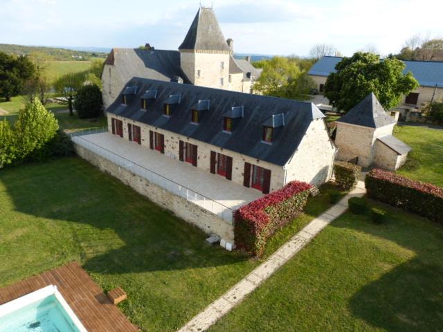 Photo of Buildings in Chatres