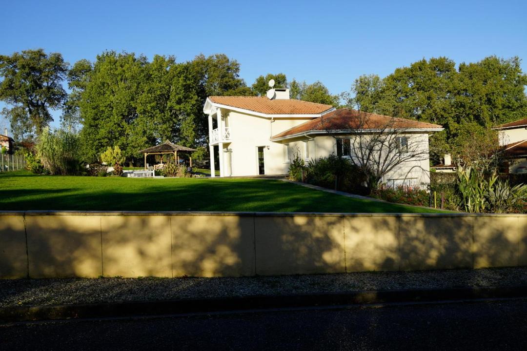 Photo of Buildings in Carignan-de-Bordeaux