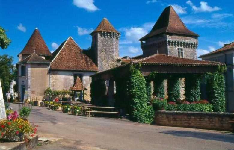 Photo of Buildings in Varaignes