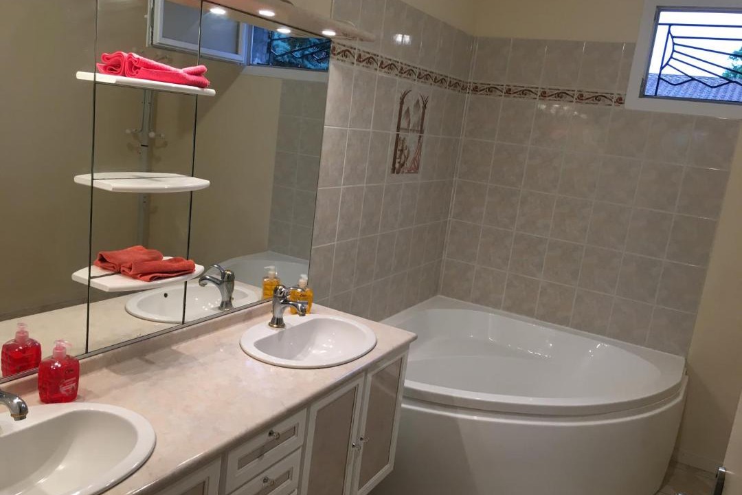 Photo of Bathroom in Cenon