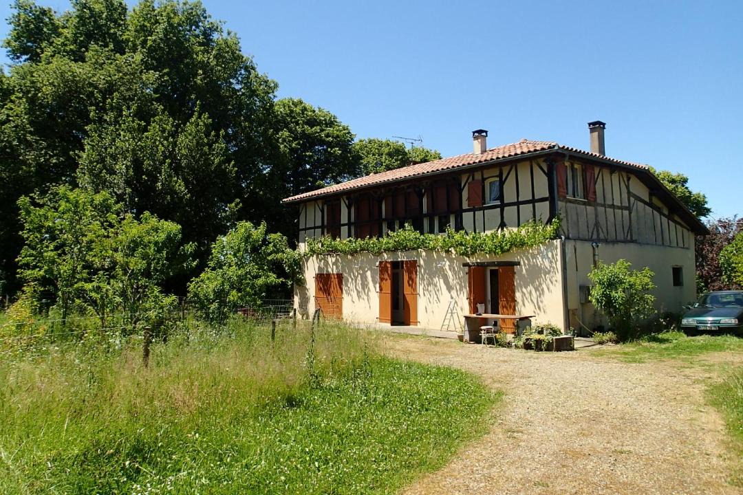 Photo of Buildings in Momuy