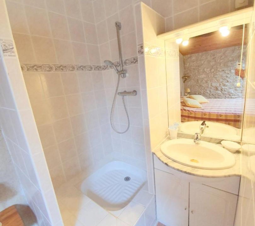 Photo of Bathroom in Thenac