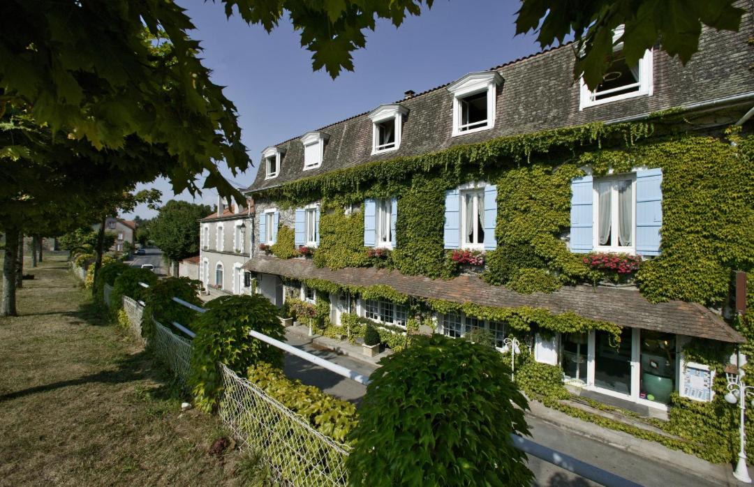 Photo of Others in Saint-Saud-Lacoussiere
