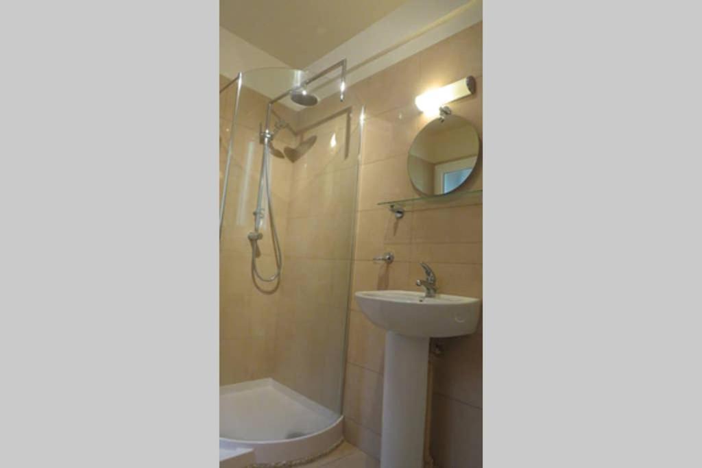 Photo of Bathroom in La Roque-Gageac