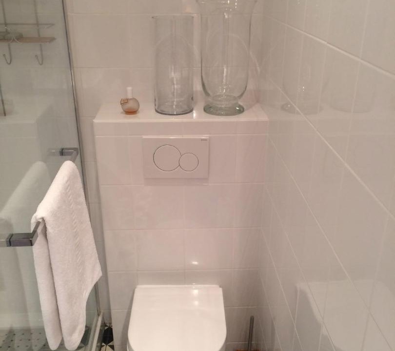Photo of Bathroom in Musicians Quarter