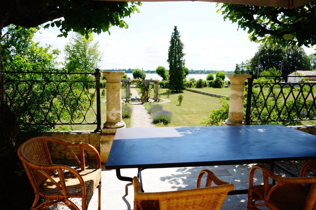 Photo of Patio Balcony in Bourg-sur-Gironde