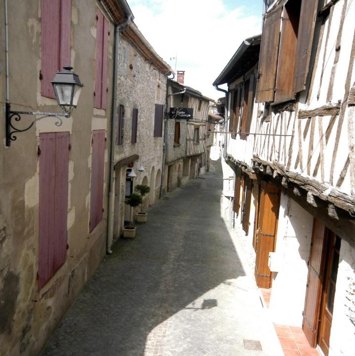 Photo of Buildings in Casteljaloux