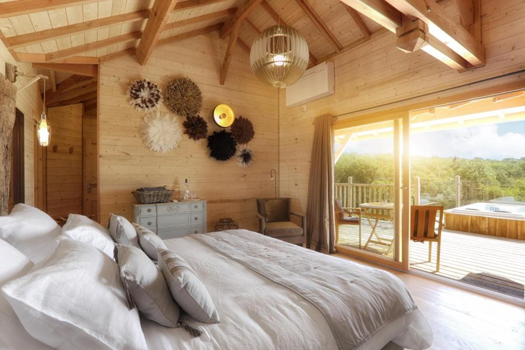Photo of Bedroom in Saint-Martin-des-Combes