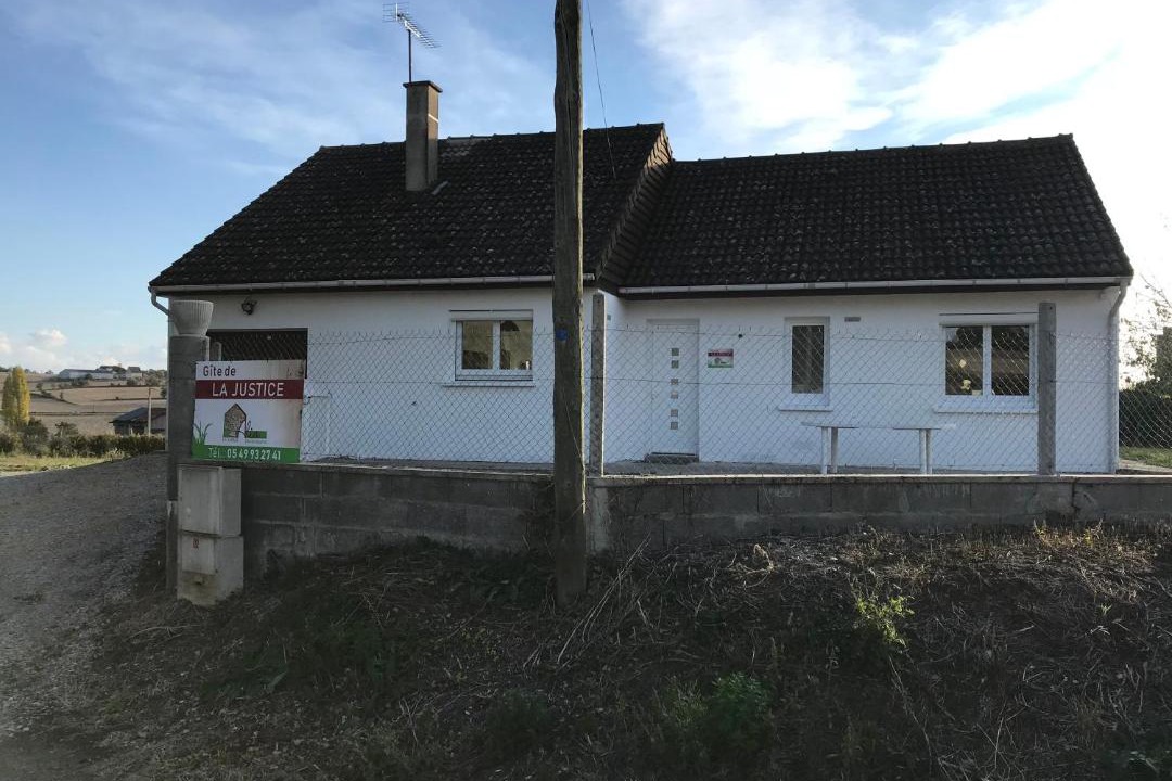 Photo of Buildings in Senille-Saint-Sauveur