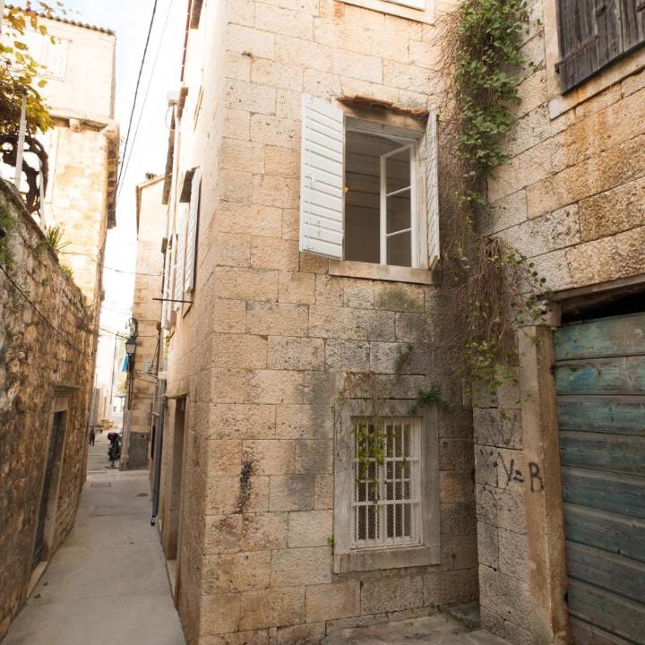 Photo of Buildings in Vis