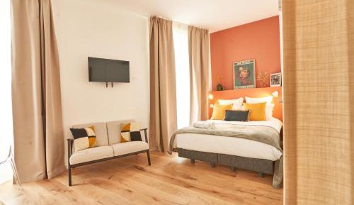 One-Bedroom Apartment with City View